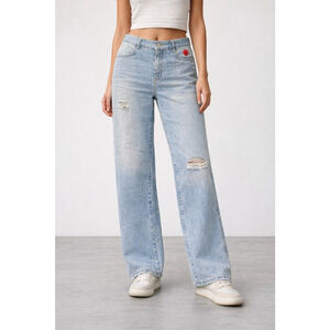 CLOSED Wide Leg Distressed Jeans Light Wash Red Smiley Patch 31